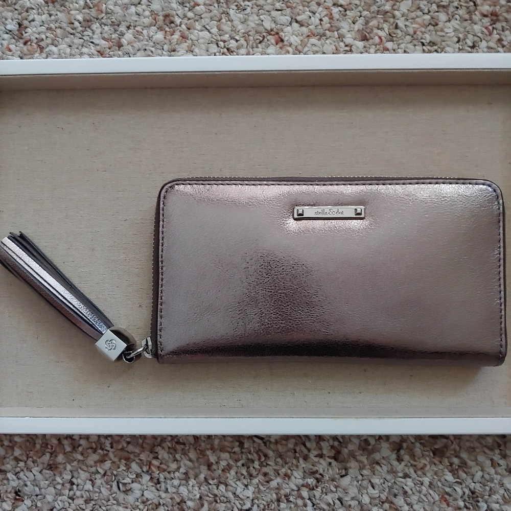 NWT Stella & Dot Mercer Wallet - Pewter